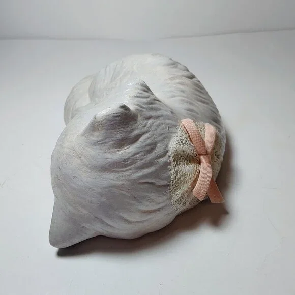 Vtg Light Gray Persian Sleeping Kitten W/Peach Bow On Back Hand-Painted - Picture 2 of 5